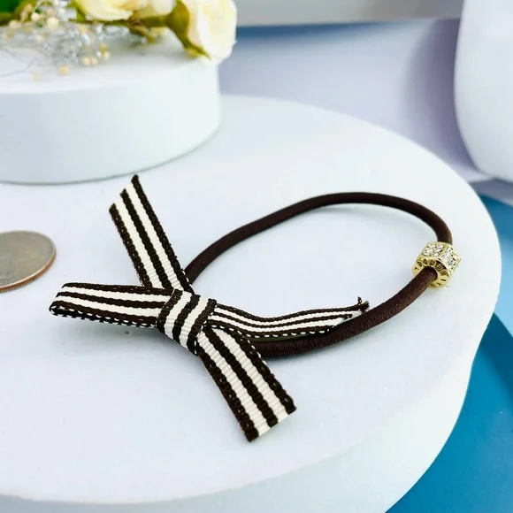 henri bendel | Accessories | Henri Bendel Gold Tone Iconic  display picture 3